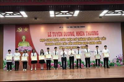 Hải Dương: Tuyên dương, khen thưởng học sinh giỏi, giáo viên có thành tích xuất sắc