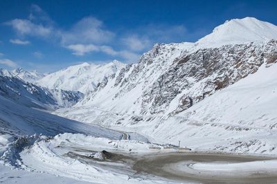 Kyrgyzstan mời Trung Quốc nhập khẩu nước uống