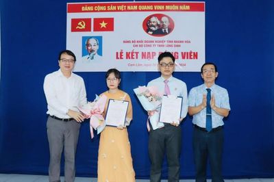 Chi bộ Công ty TNHH Long Sinh kết nạp thêm 2 đảng viên