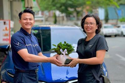 Nữ kế toán chốt thêm VinFast Limo Green sau thành công với 3 chiếc VF 5 Plus