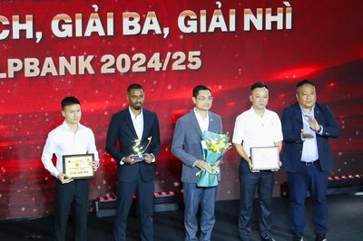 CLB Công an Hà Nội nhận loạt giải thưởng tại V-League Awards 2025