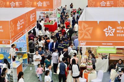 Hàng loạt sự kiện hấp dẫn trong ngày đầu tiên của Hội chợ Mùa Thu