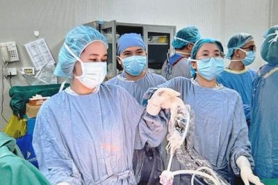 Đau bụng âm ỉ, người đàn ông đi khám phát hiện cùng lúc mắc 2 loại ung thư