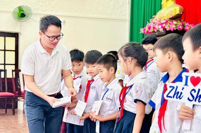 Tiếp sức đến trường cho học sinh khó khăn