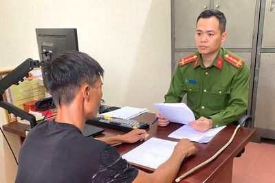Công an xác minh vụ cháu bé bị bố đánh bầm tím chân tay