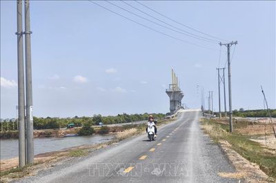 Hạ tầng giao thông 'đánh thức' kinh tế ven biển Vĩnh Long