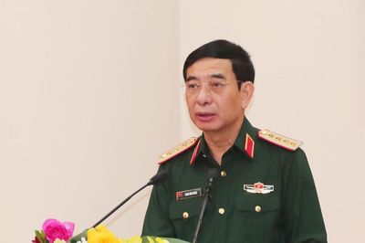Bộ trưởng Phan Văn Giang gửi thư khen lực lượng tìm kiếm 11 ngư dân gặp nạn trên biển