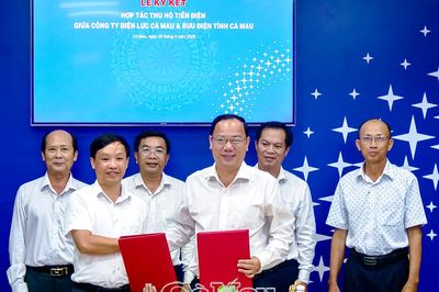 Công ty Điện lực Cà Mau và Bưu điện tỉnh ký kết hợp tác thu hộ tiền điện