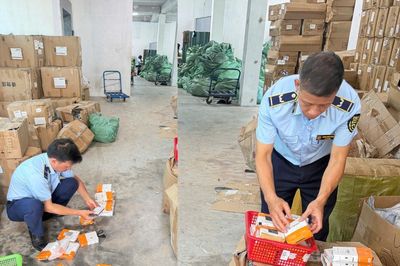 Hà Nội: Phát hiện kho hàng chứa hơn 30.000 sản phẩm nghi giả mạo nhãn hiệu, không rõ nguồn gốc