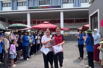 Sáng 31/5: Bài thi môn Toán khép lại kỳ thi vào lớp 10 Trung học phổ thông công lập