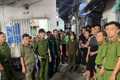 Bất ngờ kiểm tra dãy trọ ở phường đông dân nhất TPHCM, phát hiện 2 người dương tính ma túy
