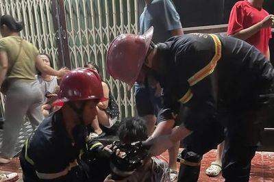 Cháy nhà 3 tầng ở Gia Lai lúc rạng sáng, kịp thời cứu 2 cháu bé mắc kẹt