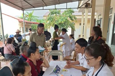 Gần 12.000 người dân được khám, tư vấn sức khỏe miễn phí