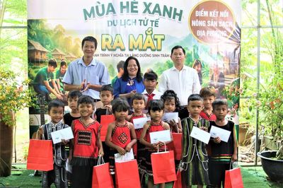 Khai trương mô hình 'Không gian nông sản sạch' tại xã Nam Khánh Vĩnh