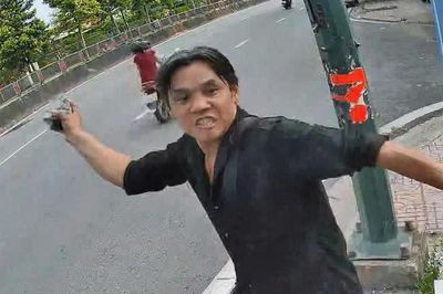 Bị bắt vì đập phá hàng loạt tủ đổi pin xe điện ở TPHCM để gây chú ý