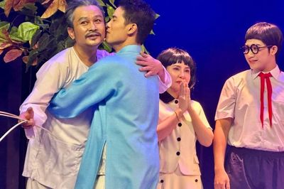 NSND Hữu Quốc xúc động khi con trai – đạo diễn Đình Phong thành công với 'Diều ơi'