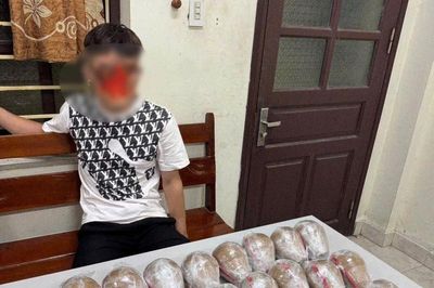 Bắt quả tang 2 đối tượng vận chuyển gần 10 kg pháo nổ đi bán