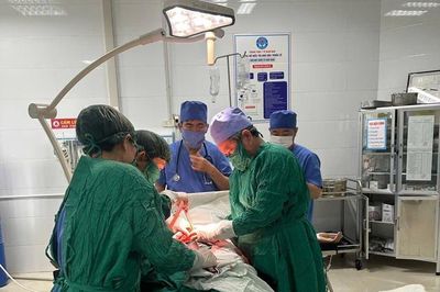 Cứu sống sản phụ choáng mất máu nặng do thai ngoài tử cung vỡ