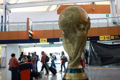 World Cup khai mạc trong bối cảnh 'tình trạng khẩn cấp Ebola' - các biện pháp kiểm dịch được tăng cường