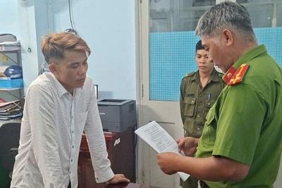Bắt khẩn cấp đối tượng dùng dao đe dọa, giam lỏng Đoàn thẩm định tài sản thế chấp