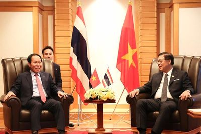 Phó Thủ tướng Chính phủ Lê Tiến Châu gặp Phó Thủ tướng Thái Lan Sihasak Phuangketkeow trong khuôn khổ Hội nghị Tương lai châu Á