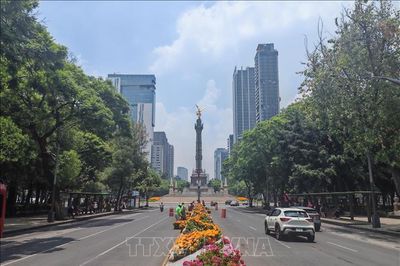 World Cup 2026: Thủ đô Mexico rực rỡ sắc vàng cam đón ngày hội bóng đá thế giới