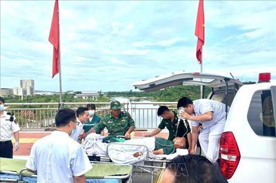 Hỗ trợ cấp cứu hai công dân Trung Quốc qua 'luồng xanh'