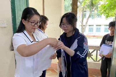 Gần 4.500 thí sinh Lai Châu nỗ lực vượt 'cửa ải' môn toán