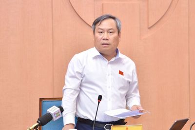 Chủ tịch Hà Nội giải thích lý do thu hẹp đối tượng chuyển đổi xe xăng sang xe điện