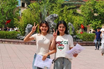 Thí sinh Nghệ An phấn khởi sau bài thi tự chọn, nhiều em tự tin đạt điểm cao