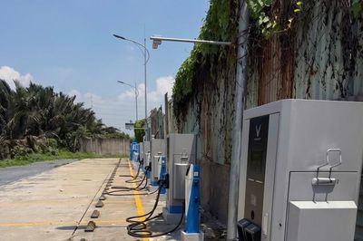 Cắt trộm dây sạc xe điện ở TPHCM để lấy tiền mua rượu