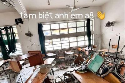 Buổi học cuối, nhóm học sinh lớp 9 ném bàn ghế, sách vở giữa lớp gây xôn xao