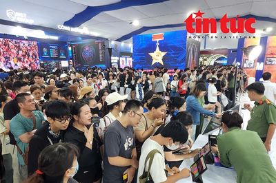 TP Hồ Chí Minh: Hàng nghìn người hòa mình vào không gian kỷ niệm 80 năm An ninh nhân dân