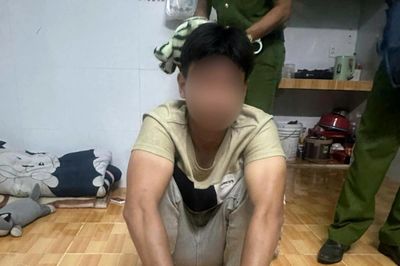 Công an xã Hòa Tiến bắt đối tượng buôn 'hàng trắng'