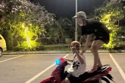 Xác minh clip hai đối tượng 'làm xiếc' trên xe máy ở Quảng Ninh