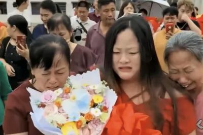 Trung Quốc: Đoàn tụ gia đình sau 22 năm bỏ nhà vì làm vỡ chai sữa tắm