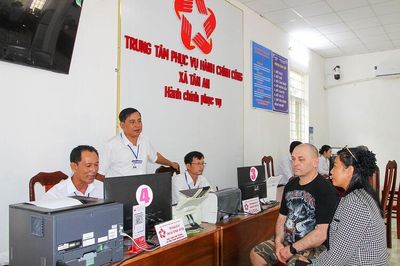 Chính quyền địa phương 2 cấp ở đầu nguồn sông Tiền: Hiệu quả từ thực tiễn - Bài 2: Người dân là trung tâm phục vụ