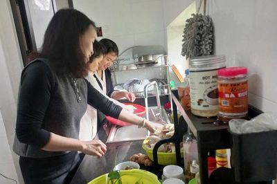 Chuyện cơm trưa công sở