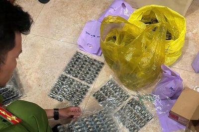 Bắt nhóm buôn bán thuốc lá điện tử chứa ma túy Etomidate quy mô lớn tại TPHCM