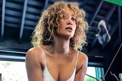Jennifer Lopez kể mất thị lực sau 98 ngày làm việc liên tục