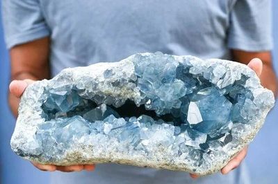 Loại đá quý như chứa cả đại dương và bầu trời, đem lại cảm giác bình yên
