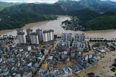 Trung Quốc kích hoạt ứng phó lũ lụt tại 5 tỉnh