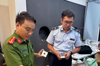 Quản lý thị trường Hà Nội chuyển hồ sơ vụ gần 18.000 thiết bị định vị giả mạo nhãn hiệu Apple sang cơ quan Công an