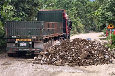 Sớm nâng cấp, mở rộng tuyến độc đạo đi Cửa khẩu quốc tế Nam Giang
