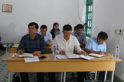 Phó Chủ tịch Thường trực UBND tỉnh Lò Văn Cương dự sinh hoạt chi bộ tại xã Sín Chải