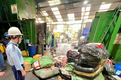 Tiêu hủy gần 1.900 sản phẩm giả mạo nhãn hiệu tại TP.HCM