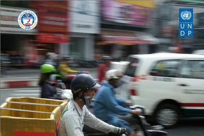 Nắng nóng cực đoan: Cần 'Nước - Nghỉ ngơi - Bóng râm' và an sinh cho lao động ngoài trời