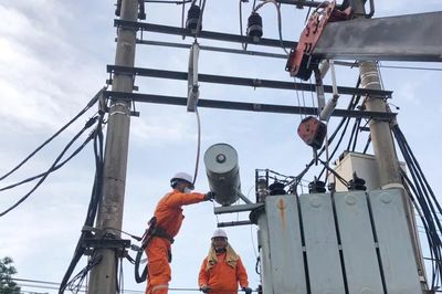Điện lực Lập Thạch hoán chuyển 23 máy biến áp, đảm bảo cấp điện mùa nắng nóng