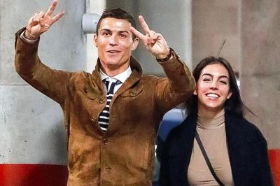 Từ nhân viên bán hàng thành vợ Ronaldo: Điều thay đổi cuộc đời không chỉ là CR7