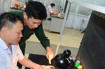 Lá cờ đầu trong sản xuất, sửa chữa khí tài quang học